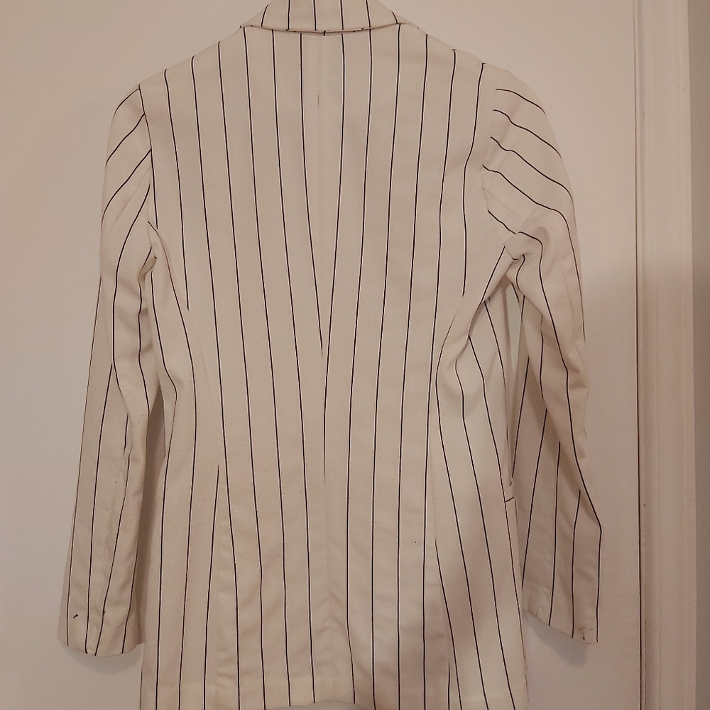 Blazer - Picture 3 of 4